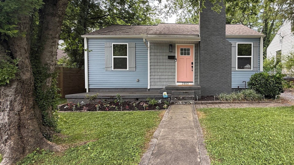 Knoxville House | Charming 2-bedroom house in Knoxville with WiFi and AC