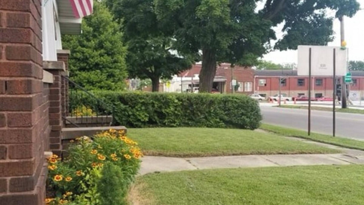 Princeton House | Charming 2-bedroom house in Princeton with 2 queen beds, full kitchen and porch!