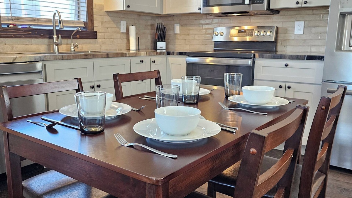 Red Cloud House | Charming 2-bedroom house with WiFi, AC in Red Cloud