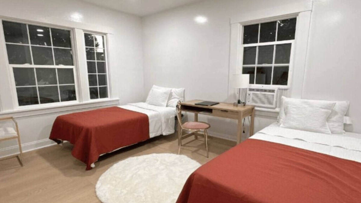 Central San Mateo House | Charming 2-bedroom house in nice San Mateo with WiFi, AC