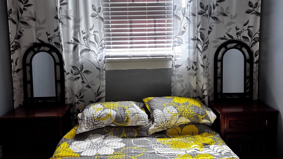 Van Buren House | Charming 2-bedroom house with AC, WiFi in serene Van Buren