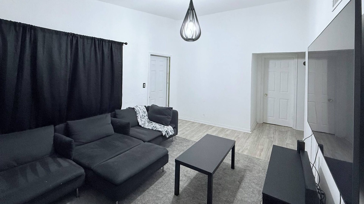 West Park House | Charming 2-bedroom house with WiFi, AC in enjoyable West Park