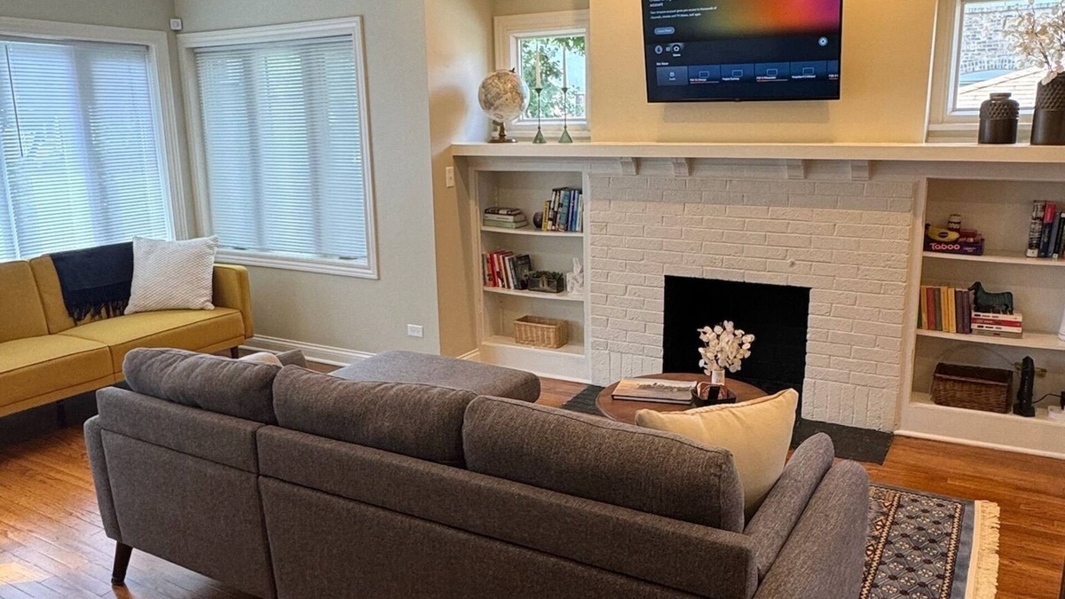 Evanston House | Charming 2-bedroom Home with Midcentury Details