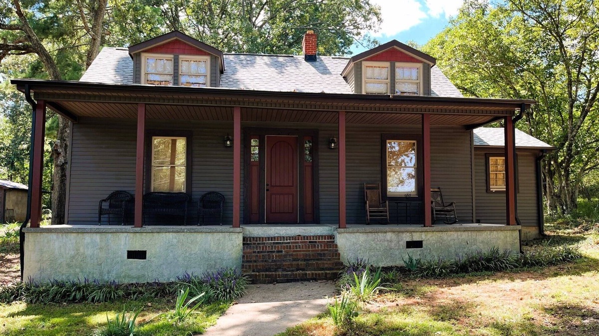 Easley House | Charming 2-bedroom home in tranquil Easley