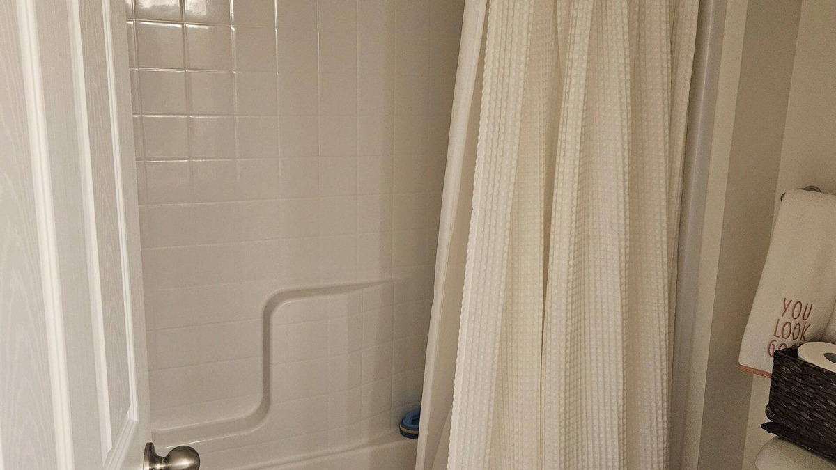 Summit Station House | Charming 2-bedroom house with WiFi, AC in wonderful Columbus