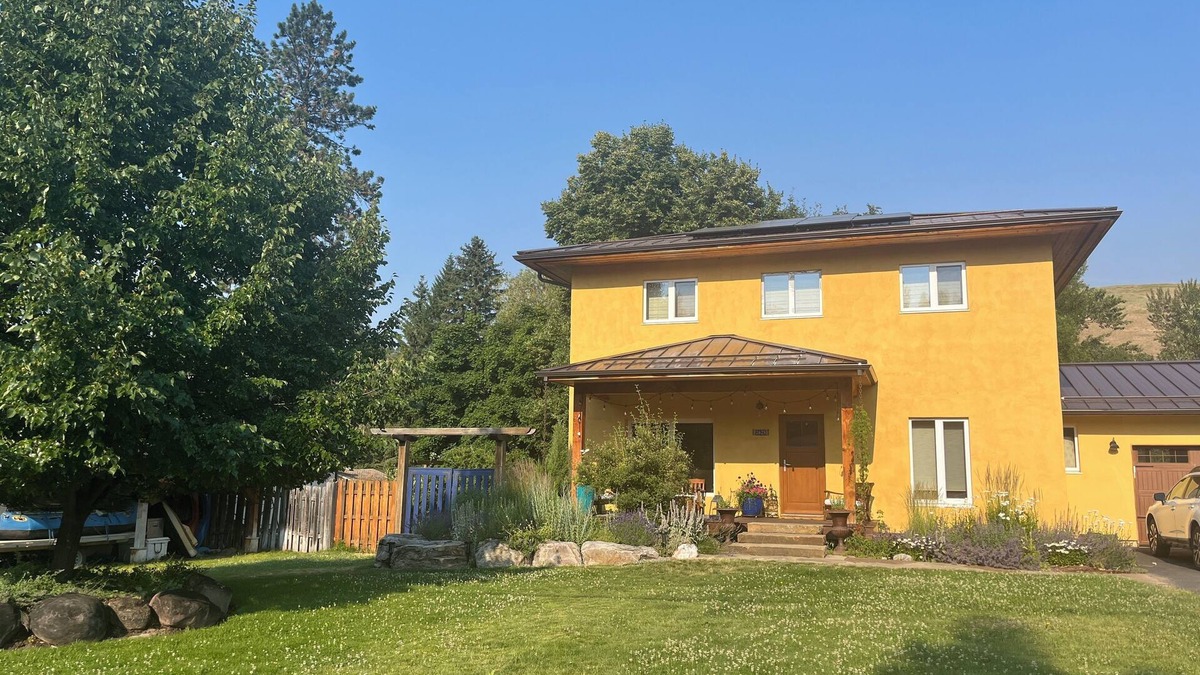 Upper Rattlesnake House | Charming 2-bedroom house by Rattlesnake creek and close to the U of M
