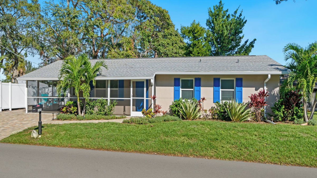 Arlington Park House | Charming 2-bedroom house in lovely Sarasota with AC, WiFi
