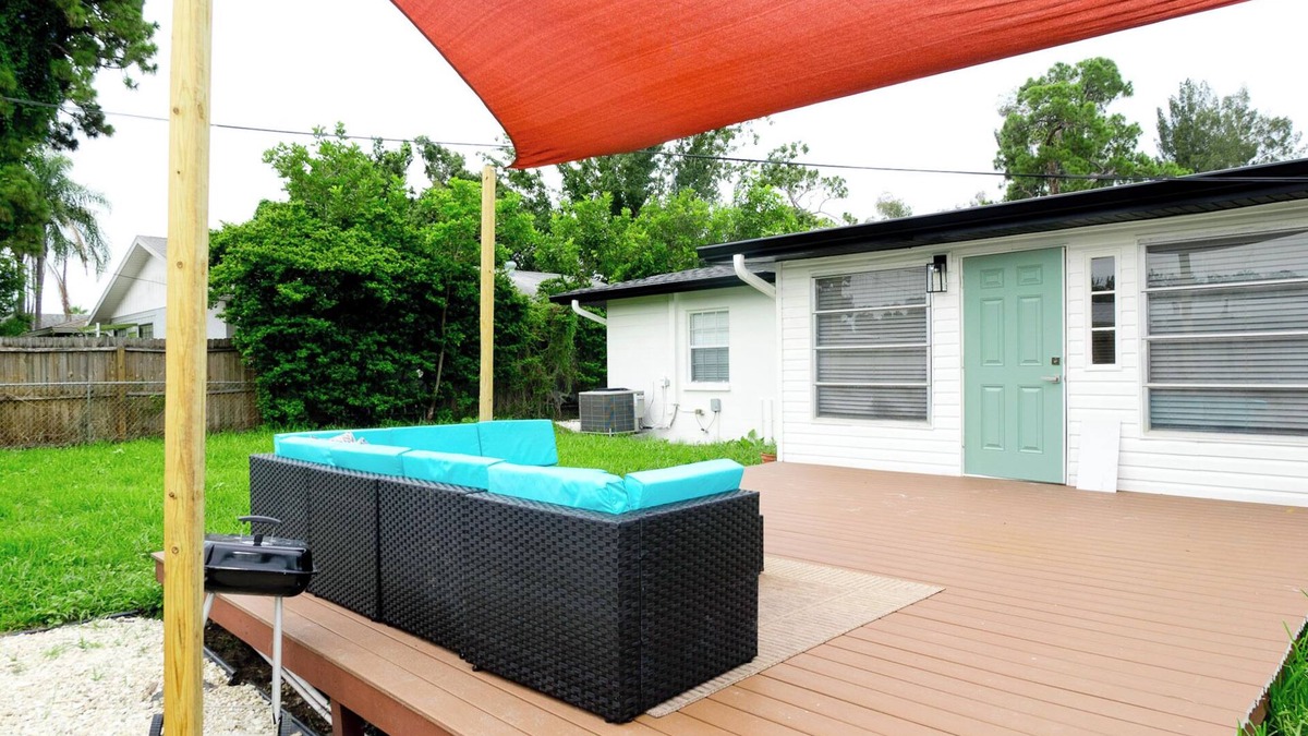 Ridge Wood Heights House | Charming 2-bedroom house near Siesta Key