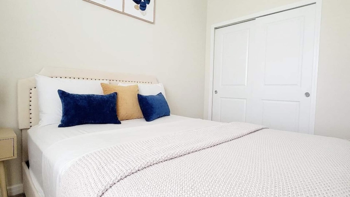 St. Cloud House | Charming 2-bedroom house with WiFi, AC in welcoming St. Cloud