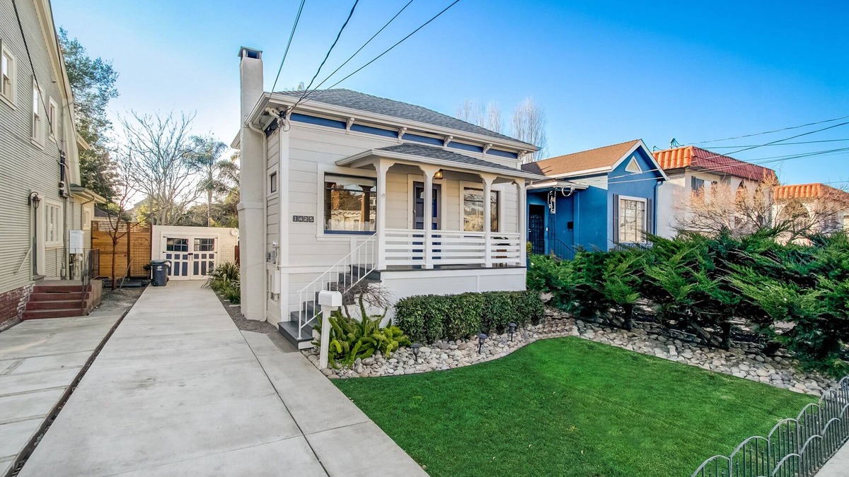 West Alameda House | Charming 2-bedroom house with spacious backyard in delightful Alameda