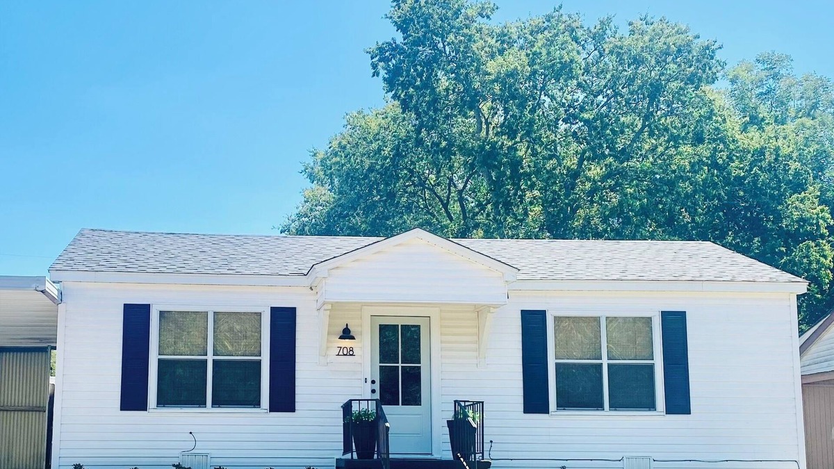 Ardmore House | Charming 2-bedroom house in Ardmore with AC, WiFi. Enjoy your stay