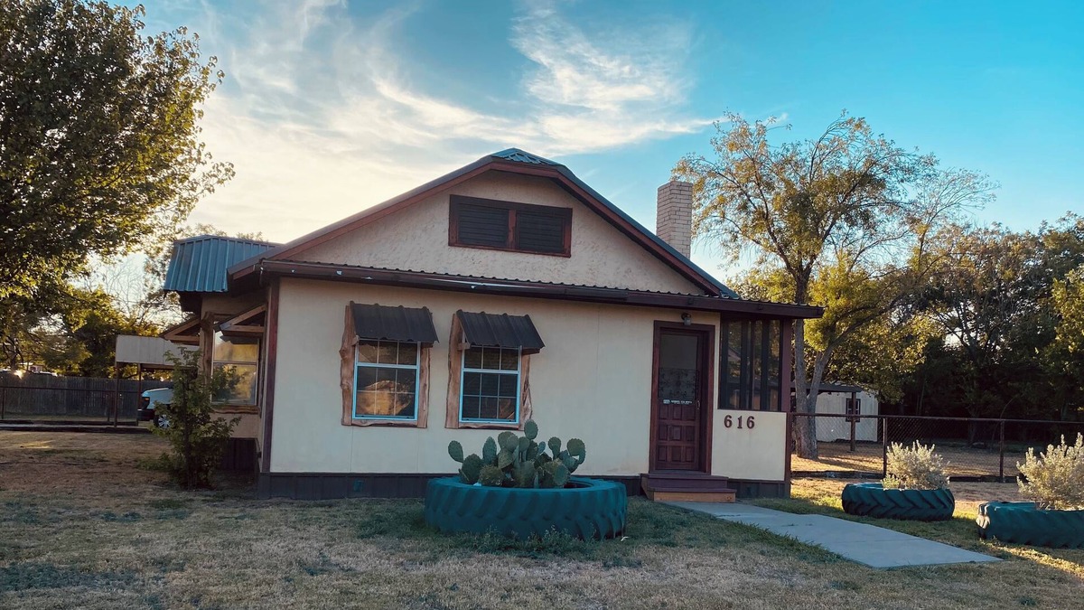 Coleman House | Charming 2-bedroom house in Coleman with AC and WiFi. Sleeps 7 & no pets.