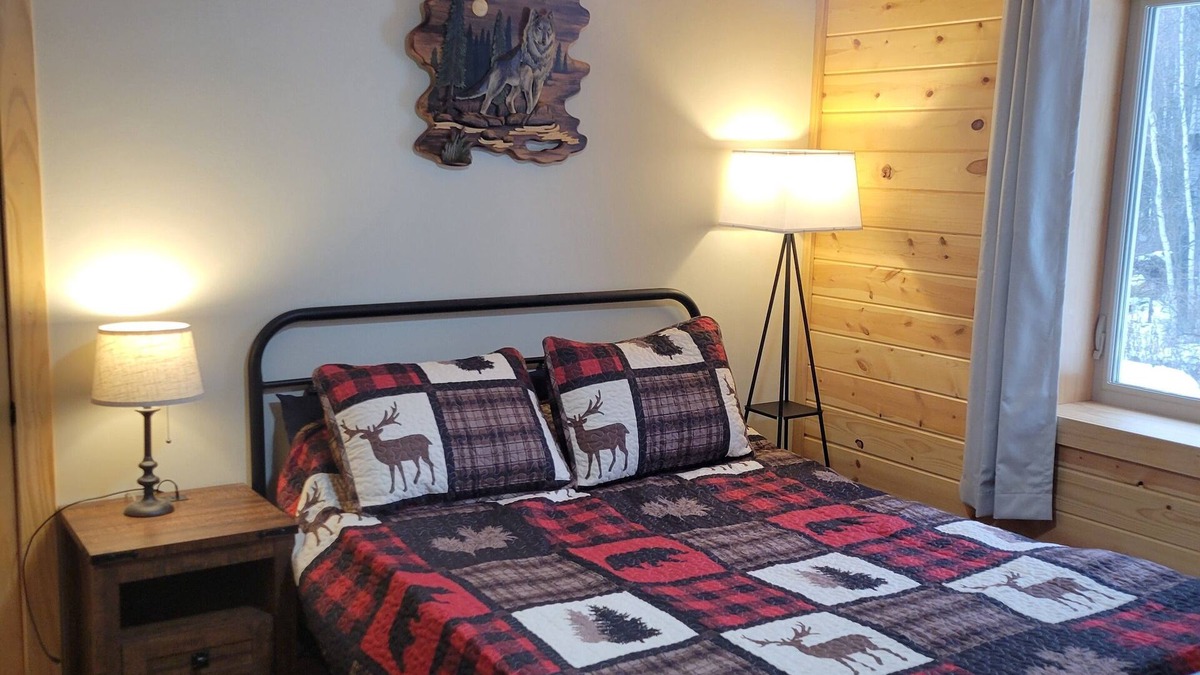 Winter House | Charming 2-bedroom house near Loretta