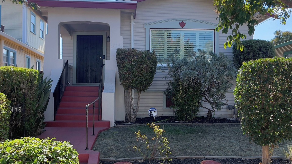 Oakland House | Charming 2-bedroom house in fabulous Oakland with WiFi, fitness room.
