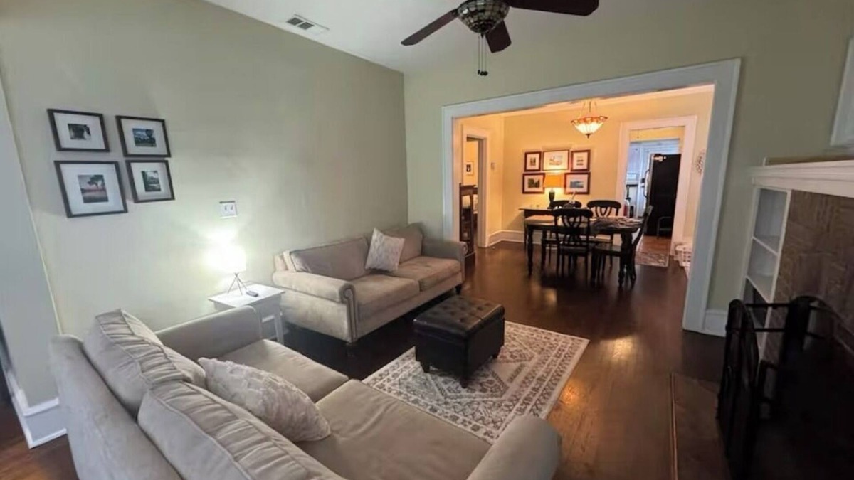 College Park House | Charming 2-bedroom house with WiFi, AC in vibrant College Park, Orlando