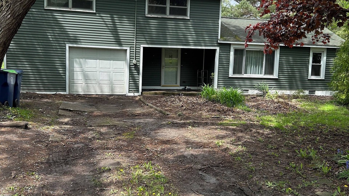 Carrollton House | Charming 2-bedroom house in Saginaw with WiFi, AC