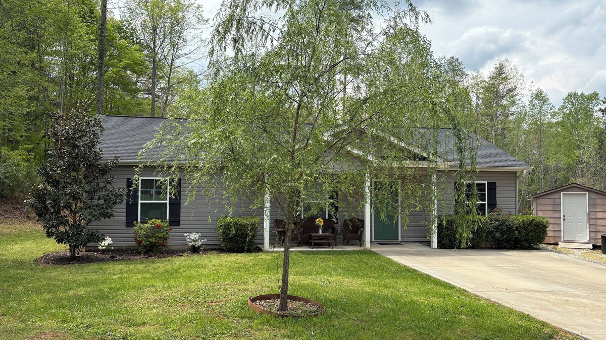Greenville - Spartanburg House | Charming 2-bedroom house in wonderful Taylors with AC, WiFi