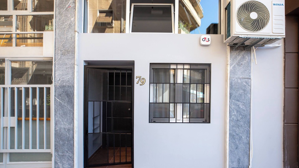New Kypseli House | Charming 2-bedroom house with WiFi, AC in fantastic Athina