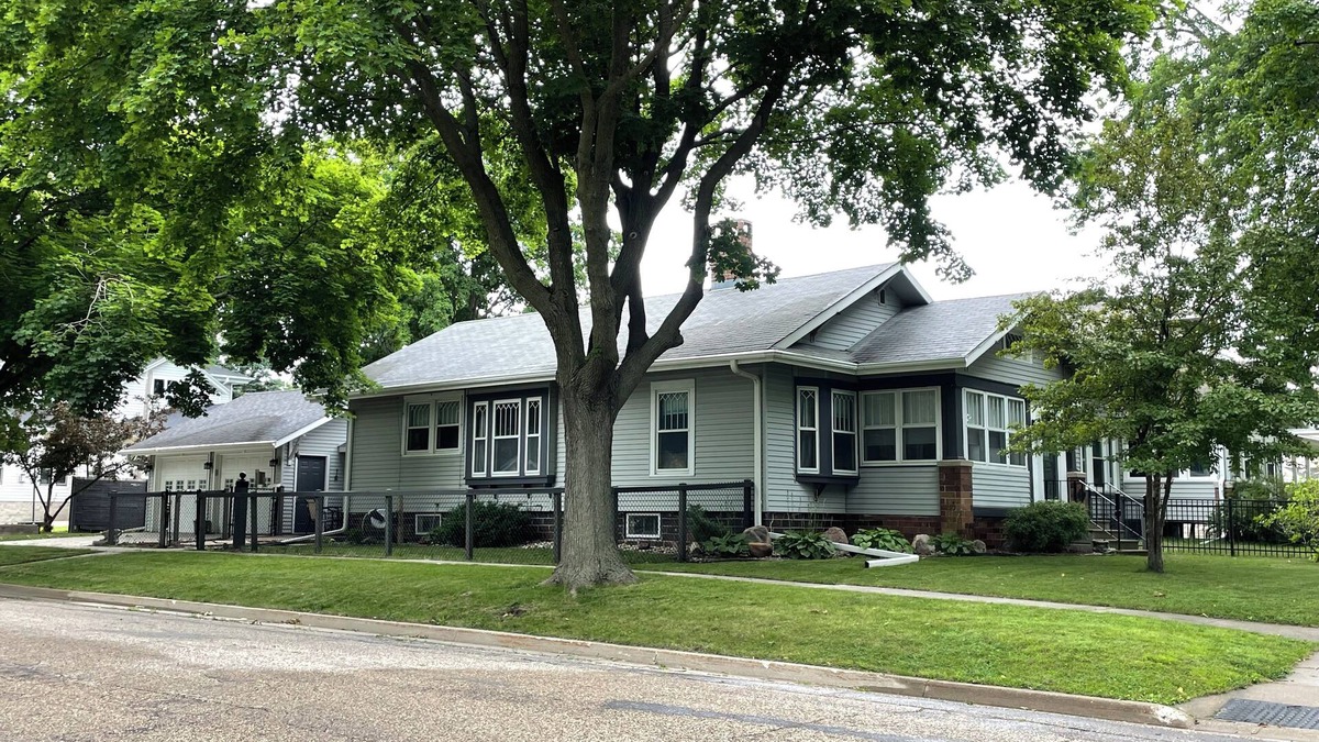 Algona House | Charming 2-bedroom house in lovely Algona with WiFi, AC