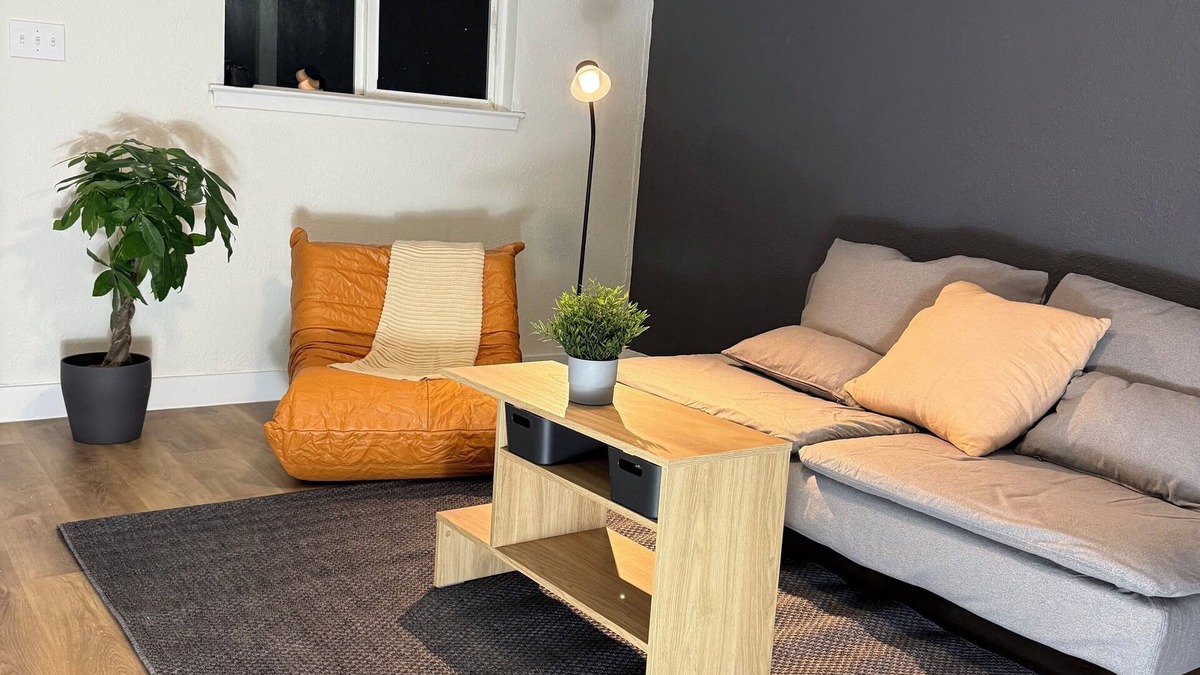 University Hills House | Charming 2-bedroom house in beautiful Austin with WiFi and AC