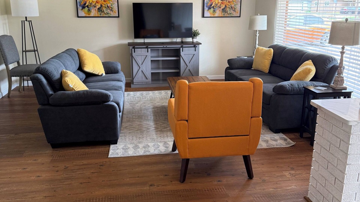Clovis House | Charming 2-bedroom house in serene Clovis with WiFi, AC, newly renovated.