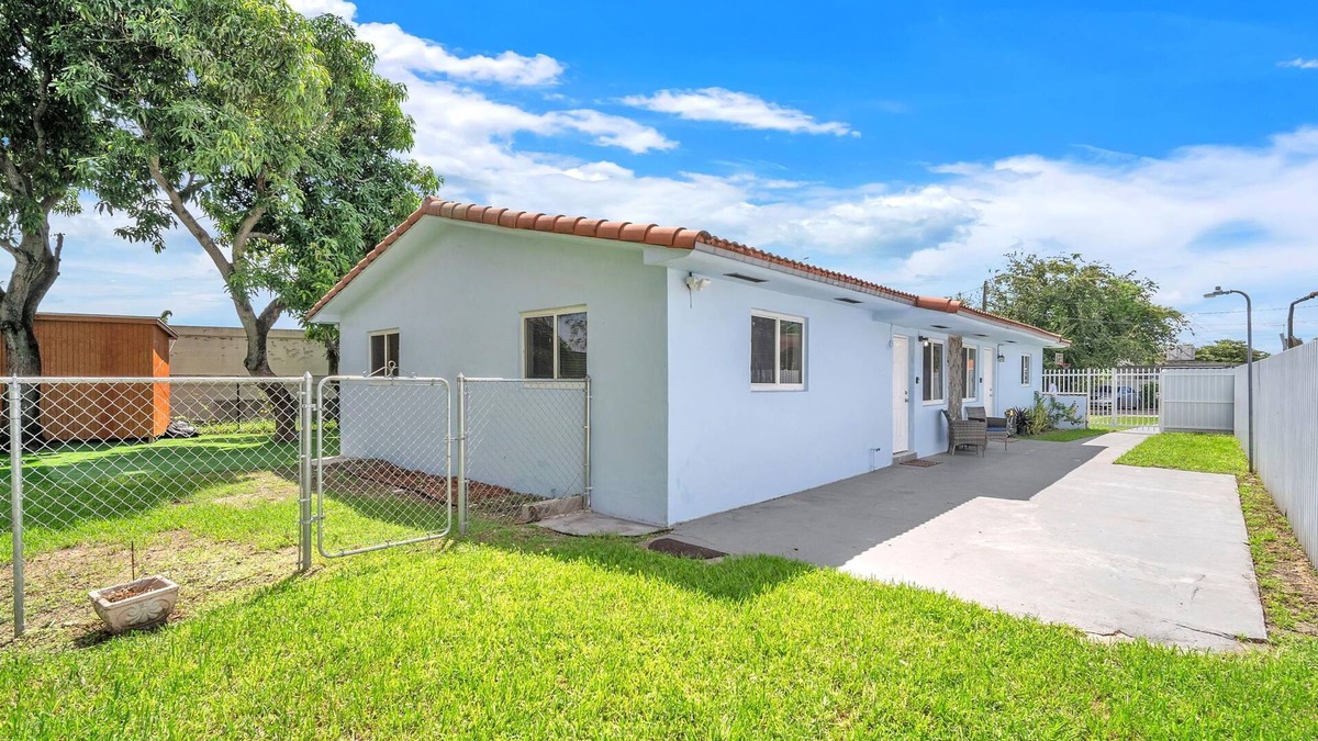 West Little Havana House | Charming 2-bedroom house in amazing Miami with AC