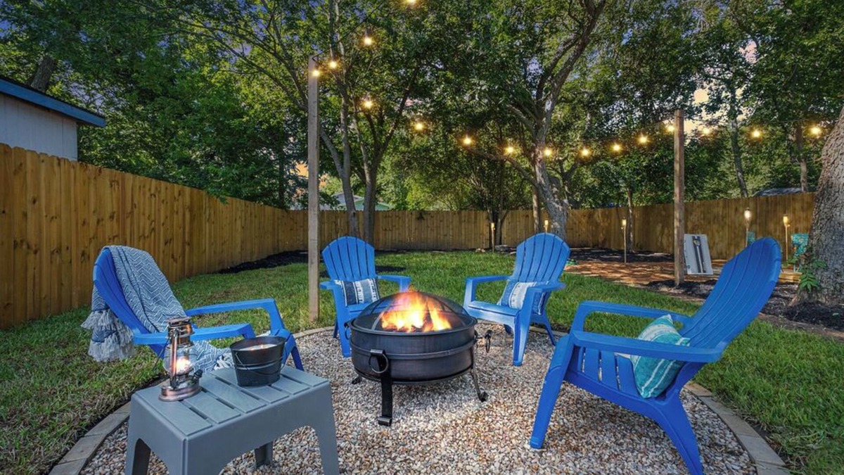 Seguin House | Charming 2-bedroom house in welcoming Seguin with AC and WiFi.