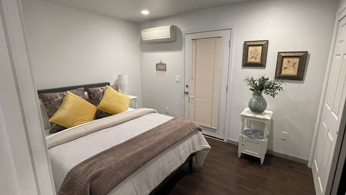 Ukiah House | Charming 2-bedroom house with WiFi and AC in lovely Ukiah