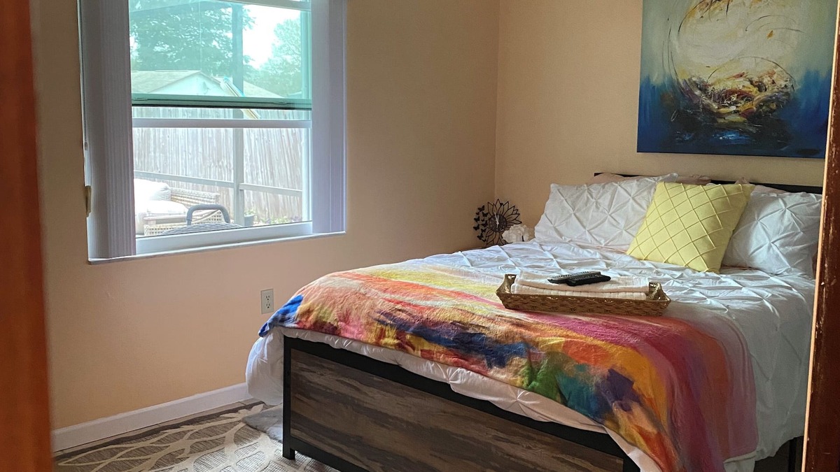 Cocoa House | Charming 2-bedroom in the hidden gem of Cocoa Florida with WiFi, AC, and Pool.