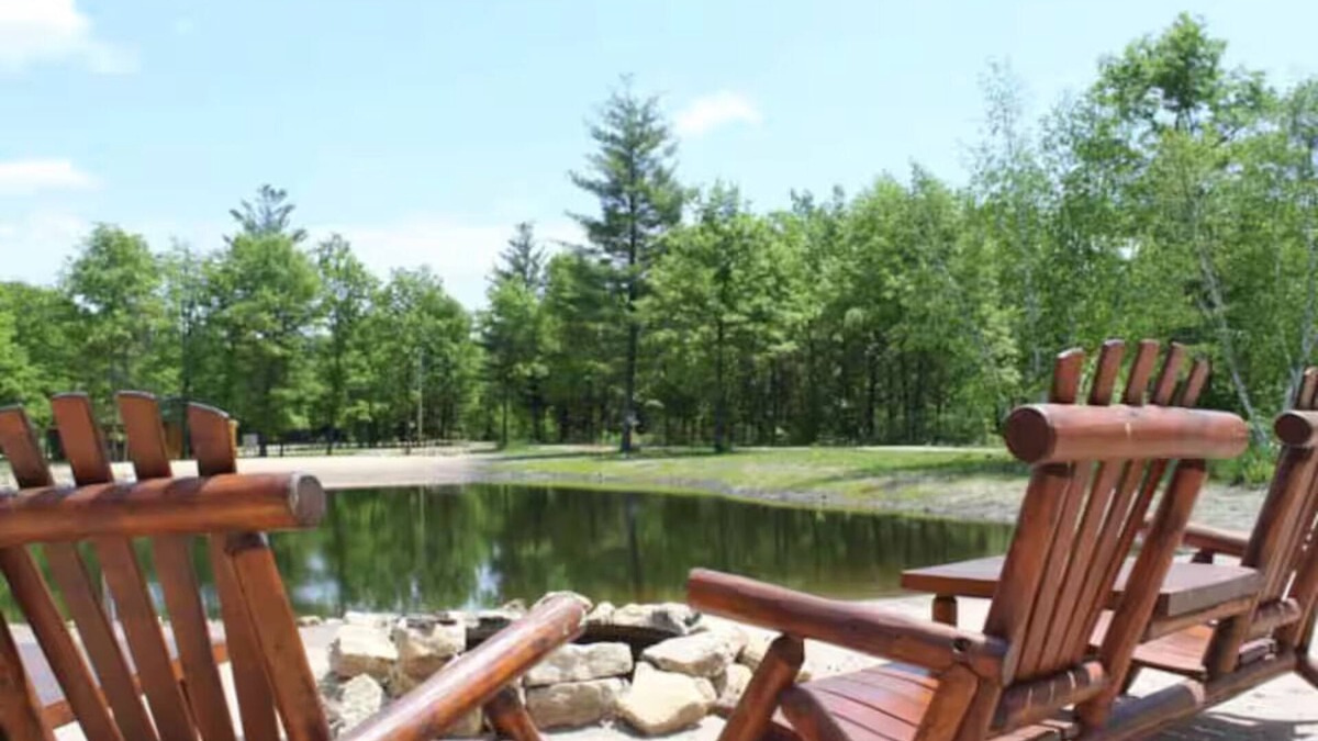 New Lisbon Cabin | Charming 2-bedroom Loft cabin in serene New Lisbon