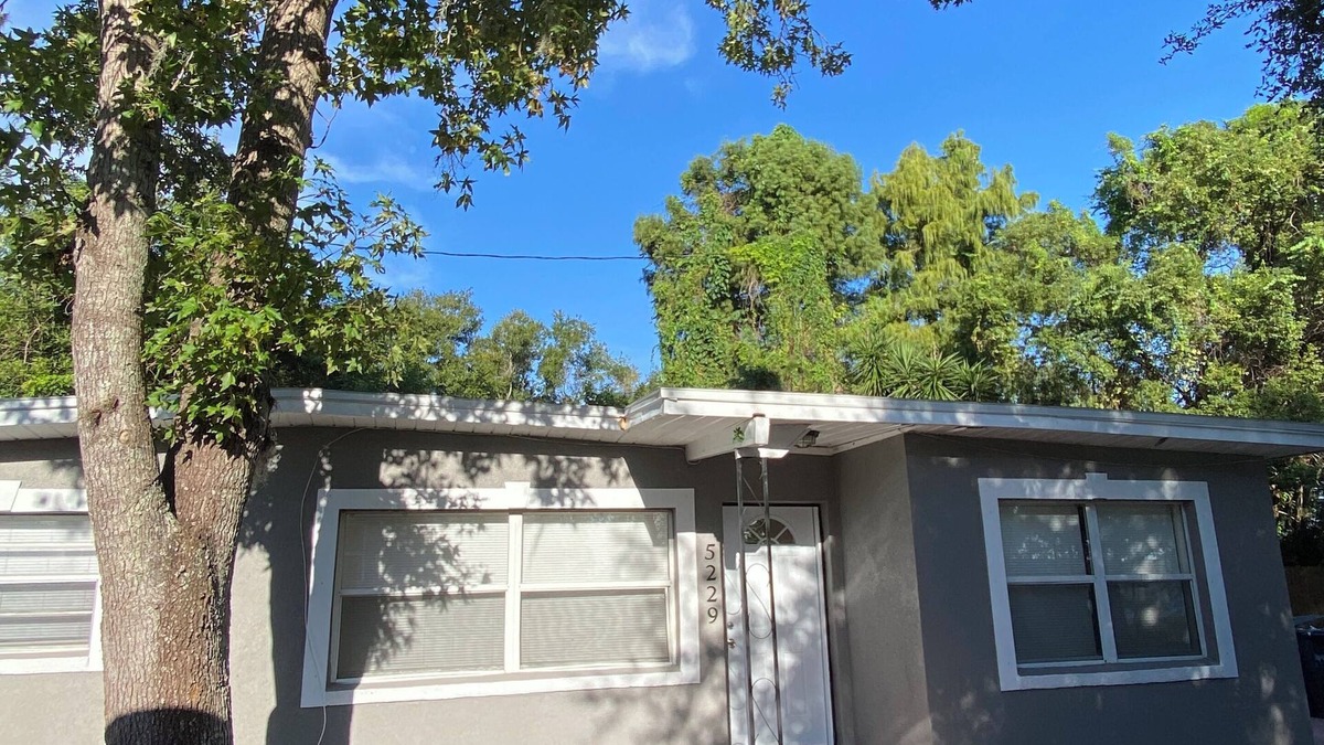 Northeast Orlando House | Charming 2-bedroom lakefront bungalow in Orlando