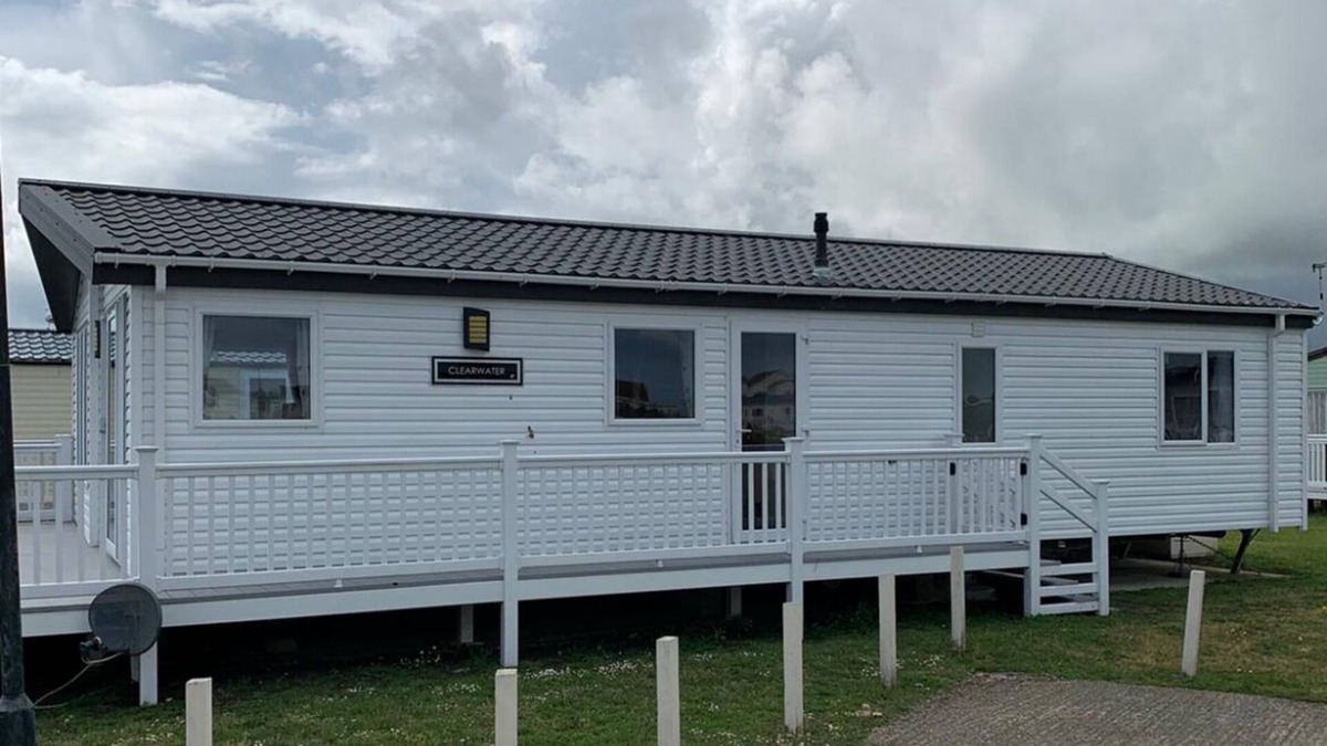 New Romney Cabin | Charming 2-Bedroom Lodge in a Peaceful Setting By the Beach