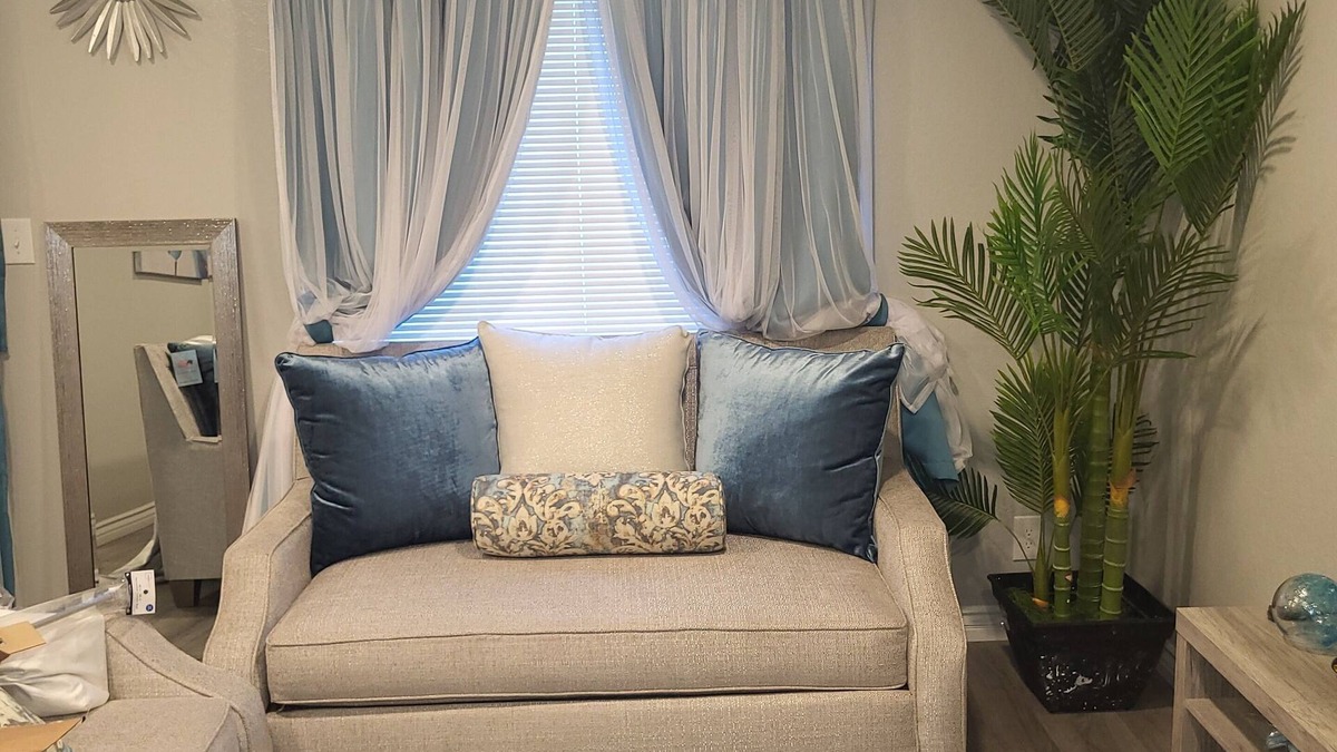 Raisin House | Charming 2-bedroom Oasis townhome with WiFi, AC & Garage in fabulous Fresno
