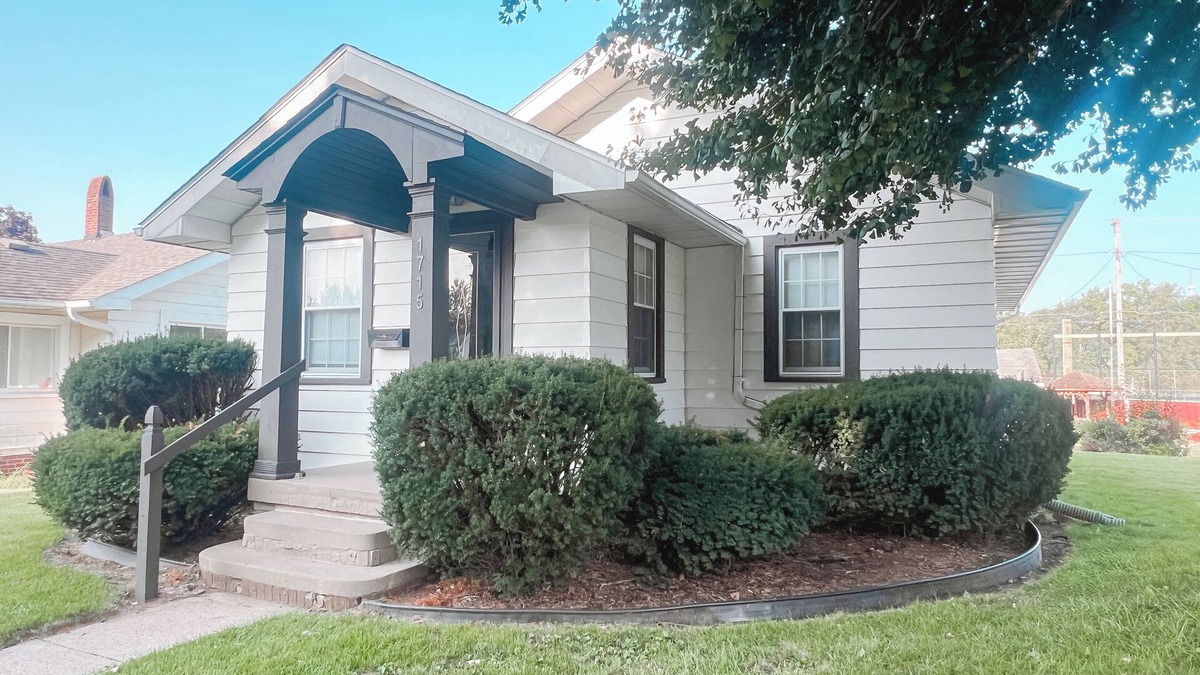 Kokomo House | Charming 2 bedroom one bath home close to Highland Park!