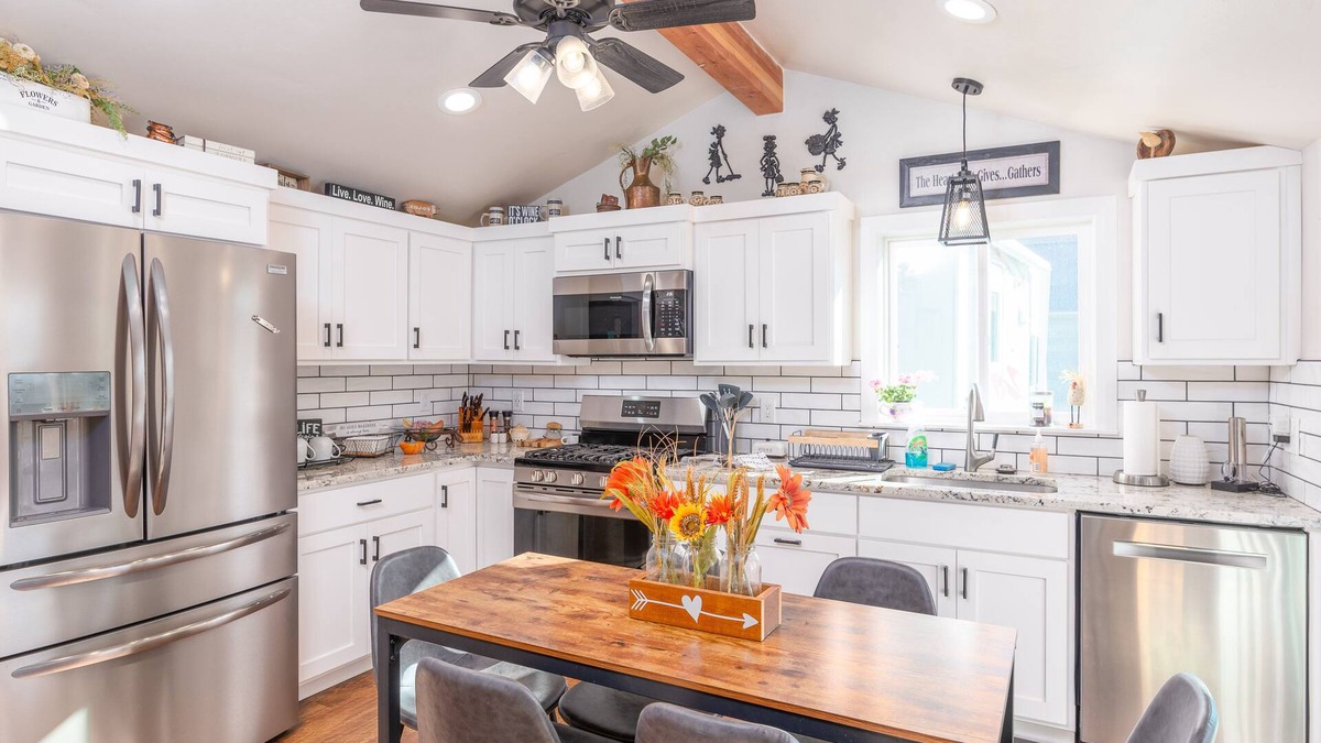 Parowan House | charming 2-bedroom pioneer home near brian head ski resort and national parks in