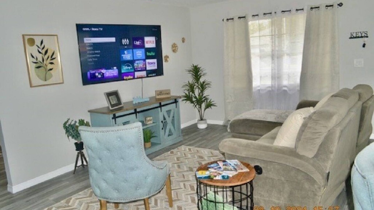 St. Cloud House | Charming 2-bedroom remodel house in welcoming St. Cloud with WiFi, AC