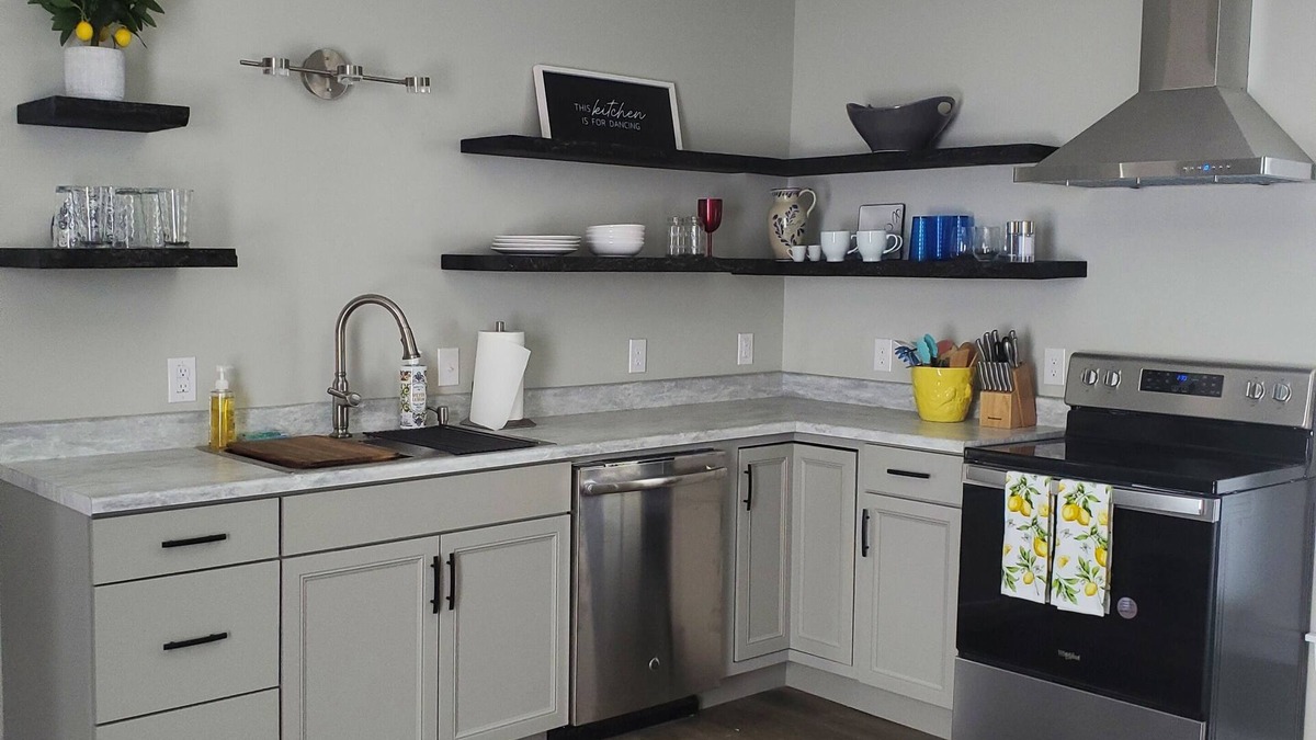 Bangor Apartment | Charming 2-bedroom, sofa bed, apartment with AC, WiFi in peaceful Bangor