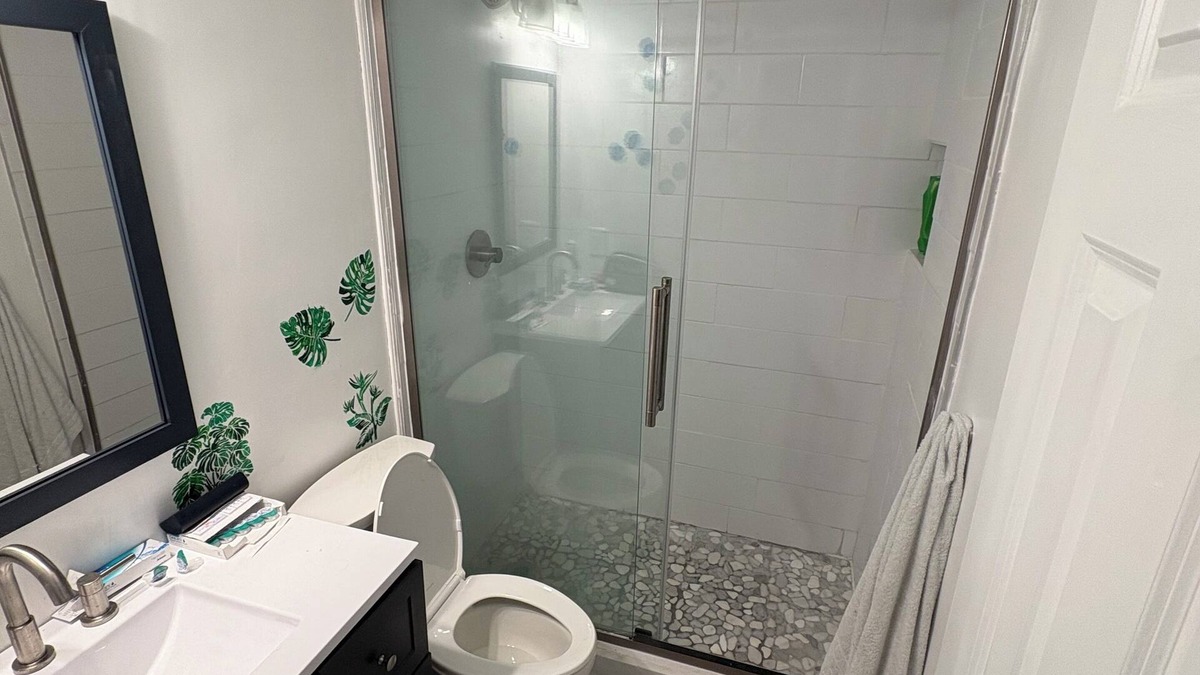 Charleston House | Charming 2-bedroom townhome with WiFi, AC in superb Charleston.