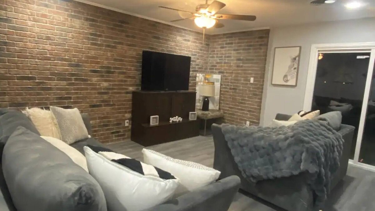 Fort Smith House | Charming 2-bedroom townhome at centrally located Fort Smith