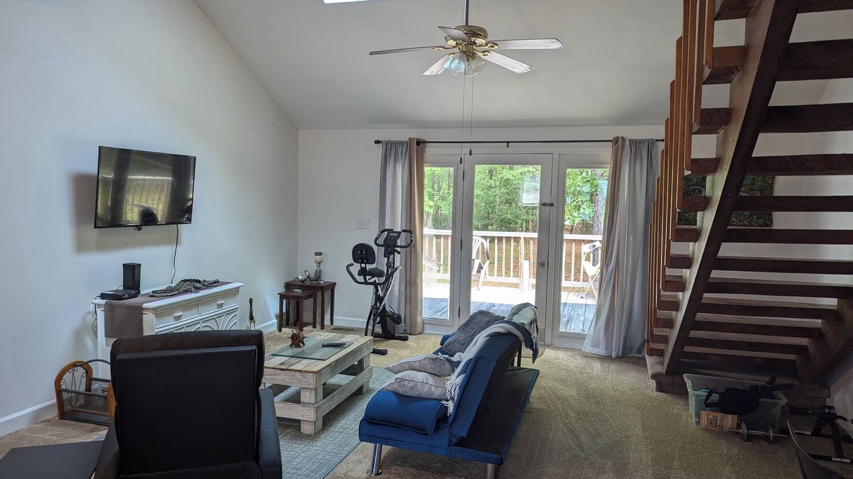 Summerton House | Charming 2-bedroom townhome in Summerton with WiFi and AC
