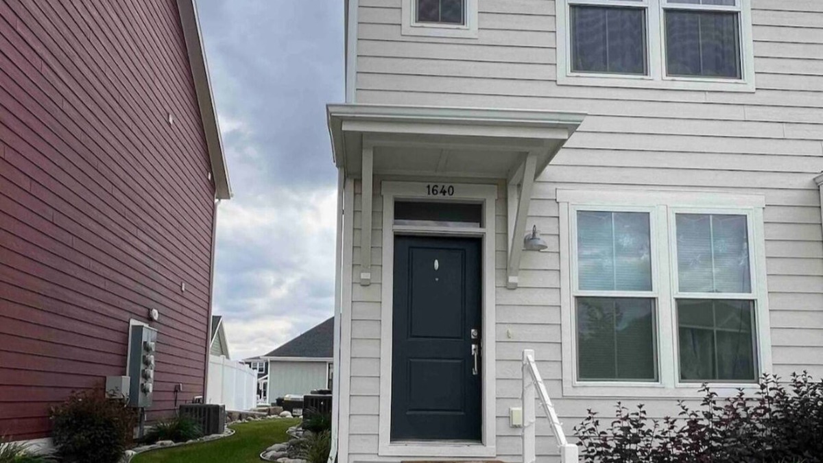 Billings House | Charming 2-bedroom townhome with WiFi, AC/Heat in delightful Billings
