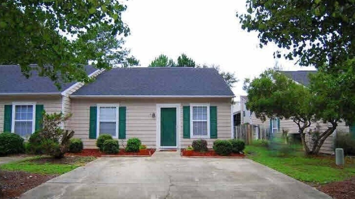 Harbison House | Charming 2-bedroom townhome close to Prisma Parkridge and State Forest