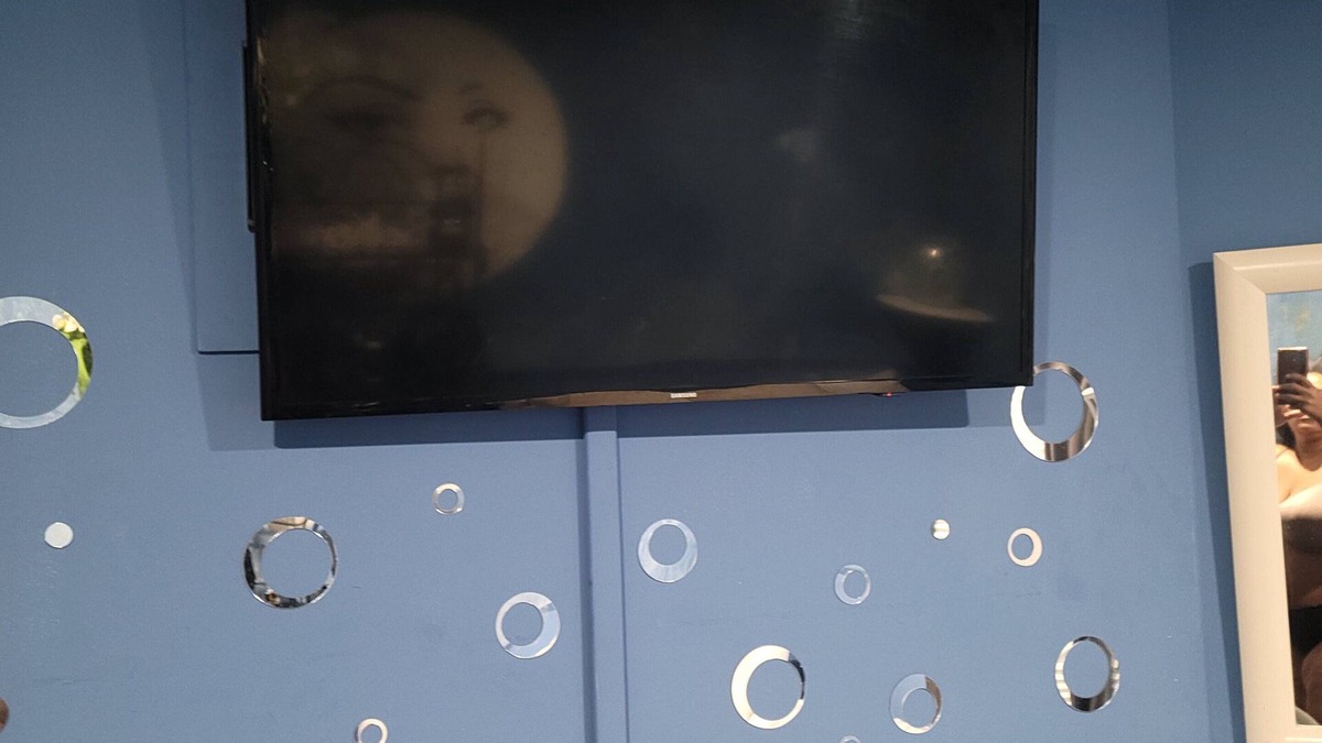 Sterling House | Charming 2-bedroom townhome in welcoming Sterling with AC, WiFi.