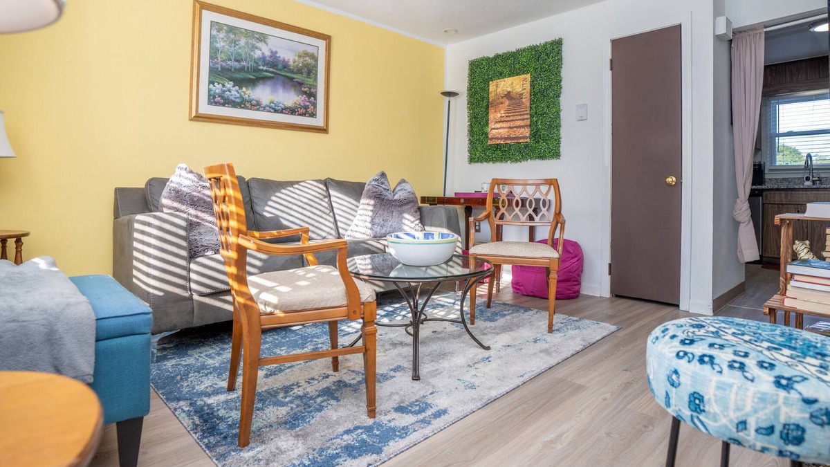 Norwich House | Charming 2-bedroom townhome in Norwich near Great Wolf L, Foxwoods & Mohegan Sun