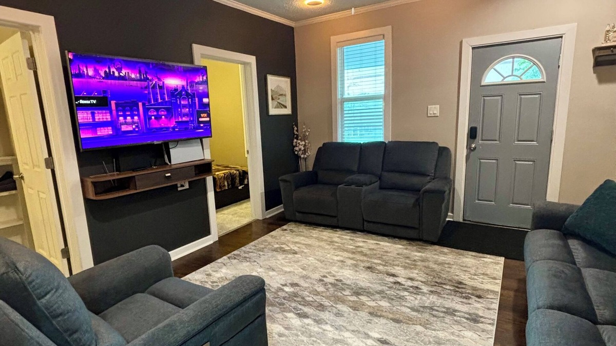 Hamtramck House | Charming 2-bedroom unit in serene Hamtramck, minutes from down town Detroit