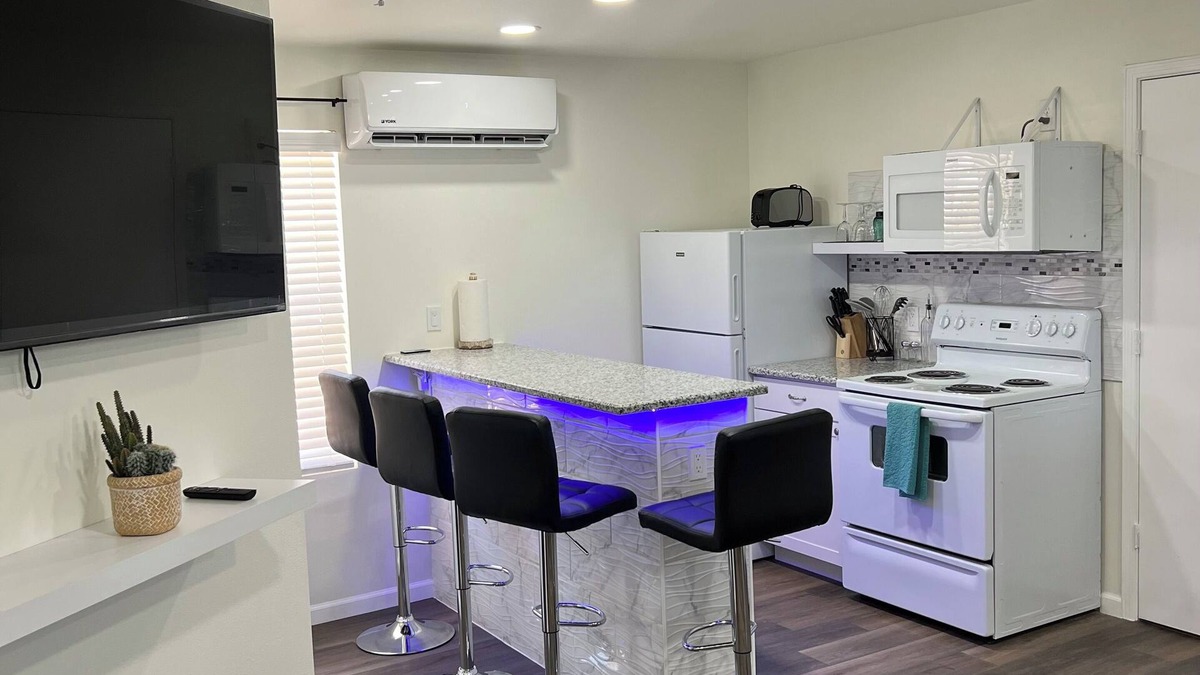 Albuquerque Condo | Charming 2-bedroom condo in wonderful Albuquerque with WiFi, AC.