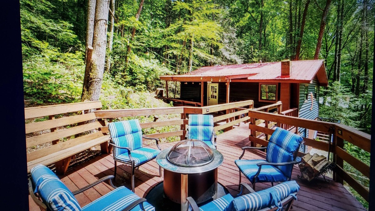 Blairsville Cabin | Charming 2-bedroom cabin with WiFi, AC in enchanting Blairsville