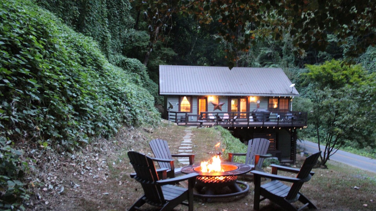 Bryson City Cottage | Charming 2-bedroom cottage near Bryson City, NOC, Smoky Mnt Nat Park & Cherokee