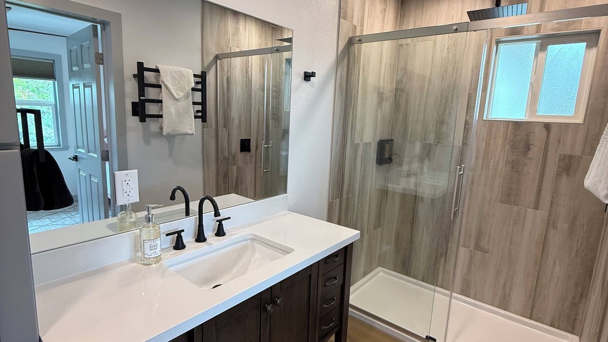 Papa Other | Charming 2-bedroom farmhouse in delightful Captain Cook with WiFi