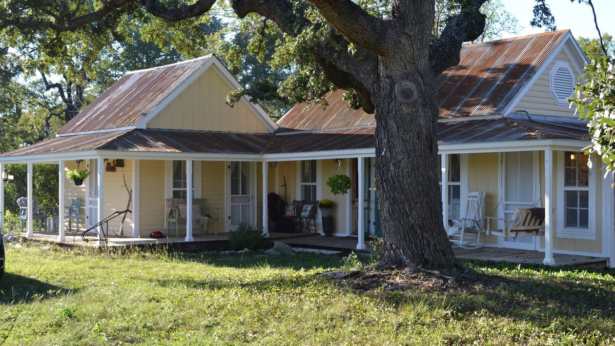 Center Point Cottage | Charming 2-bedroom cottage on the River with 5 acres